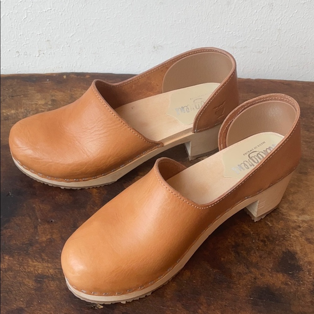 Sandgrens Swedish tan clogs